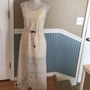Juniors/women’s Cream Maxi Dress, size lg ,(11/13)